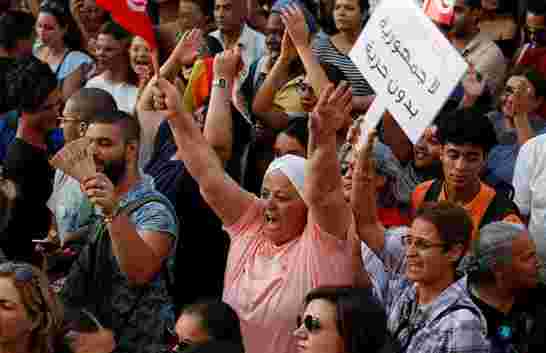 تونس ترد على شيوخ الأزهر...علماء الأنظمة العسكرية الدموية لا يمكن أن يلقوا دروسا علينا اهتموا بشؤونك