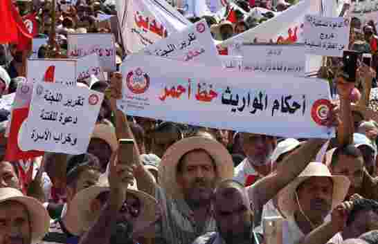 ناشط يدعو لإلغاء الأعياد الدينية في تونس