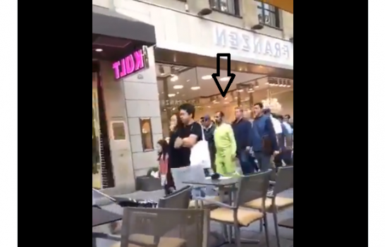 محمد بن راشد يثير سخرية واسعة في شوارع ألمانيا بلباس فسفوري غريب