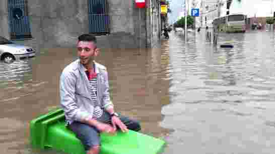 فيضانات العاصمة الجزائرية أصبحت مجال سخرية مواقع التواصل الاجتماعي
