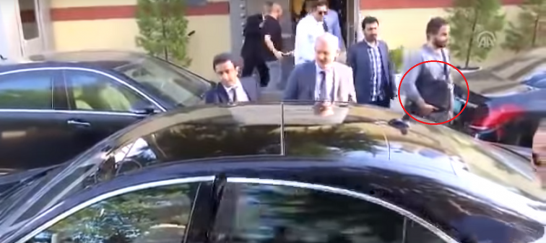 اعلاميون يعلنون مشاهدة 3 أشخاص يدخلون مبنى القنصلية أحدهم يحمل حقيبة بها معدات مساء يوم اختفاء خاشقج