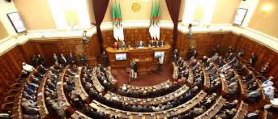 السياسة الداخلية الجزائرية وأزمتها البرلمانية