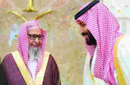 نفاق شيوخ الملوك والفتاوى المضللة طاعة ولاة الأمر واجبة مهما فعلوا من جرائم قتل ودبح ما داموا على ال