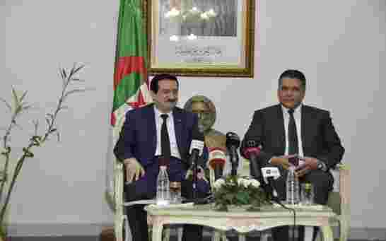 كهنة معبد العهدة الخامسة نحن أو لا أحد
