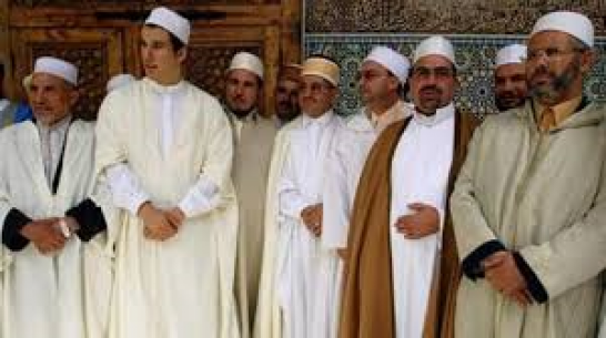 العمائم البيضاء يتحدون محمد عيسى بتنظيم وقفة احتجاجية وطنية