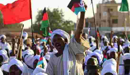 رقعة الاحتجاجات في السودان تتسع شمال وجنوب مرددين شعارات تطالب بـ إسقاط النظام