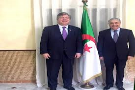 بن فليس يلتقي بالسفير الأمريكي لتباحت حول الرئاسيات المقبلة والوضع السائد في الجزائر