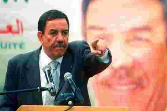 تواتي يدعو إلى “إعادة النظر في الدستور الجزائري” الذي يتعين أن يكون “دستور شعب”