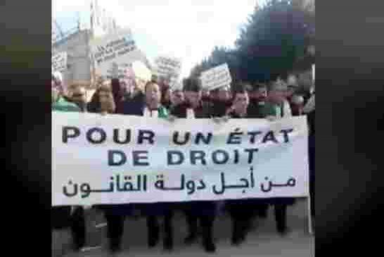 المحامون من بجاية يطالبون باسقاط نظام العصابة الحاكمة
