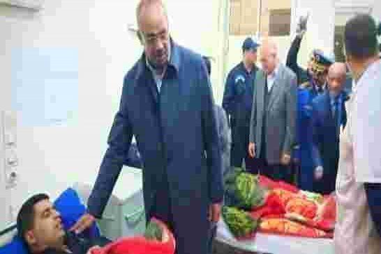 بدوي خلال زيارته المستشفى يشـيد بسلمية المسيرات واحترافية الأمن