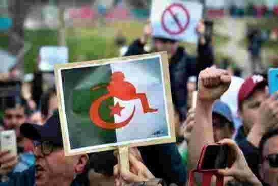 نيويورك تايمز: “حركة الشباب الجزائري الغاضب” يكشفت عن ضعف النخبة المقربة من بوتفليقة
