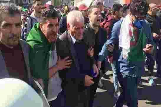 الفئران بدأت تقفز من سفينة العصابة الغارقة... الافافاس يسحب نوابه من البرلمان ويلتحق بالشارع