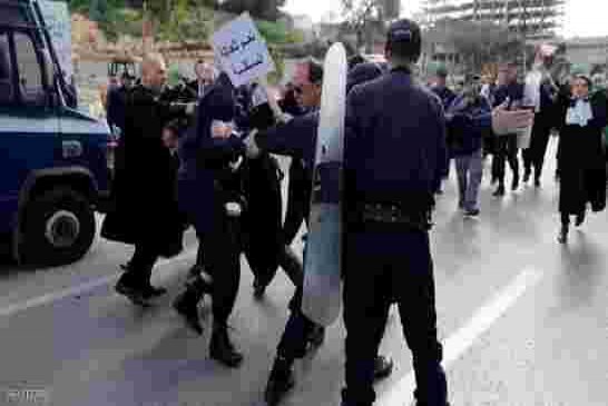 رفض المجلس الدستوري الجزائري "استلام رسالة طعن" بحق بوتفليقة من اتحاد المحامين الجزائريين