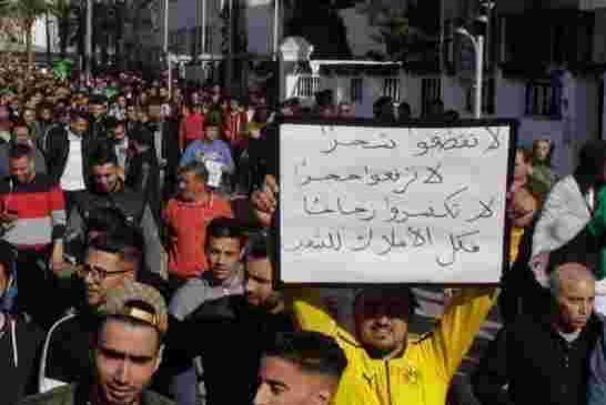 دعما للحراك الشعبي إستقالة جماعية لبرلمانيين و أعضاء من حزب جبهة التحرير الوطني