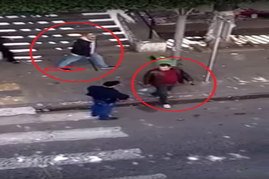 عاجل: الأمن بزي مدني يتحرش و يستفز المتظاهرين السلميين بالهراوات  بباب الواد