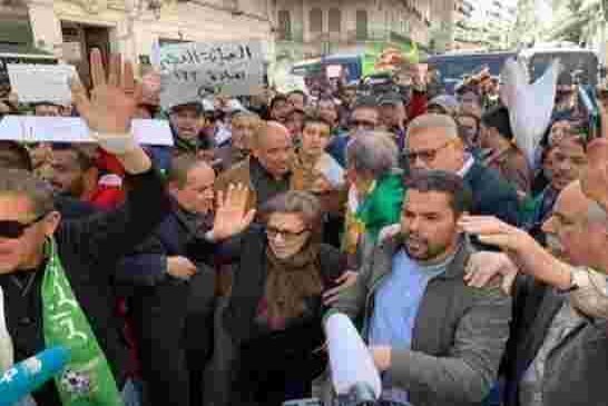 جميلة بوحيرد تحدر الشعب الجزائري... لا تتركو أعوان العصابة تسرق انتصاركم كما سرقنا