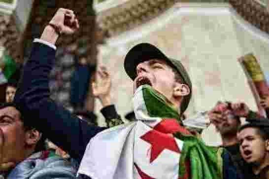 كلمة سفيان تركي "يتنحاو قاع ” أصبح شعار لملايين من الجزائريين في المظاهرات