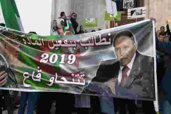 جمعة: “تطبيق المادة 7” تطالب برحيل النظام وليس بوتفليقة فقط