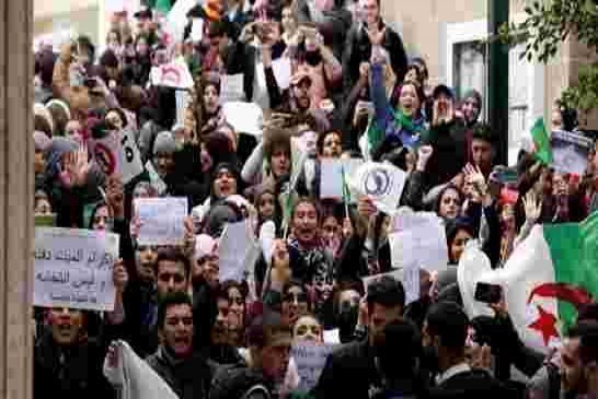 في منعرج خطير الأمن الجزائري يعتدي على الطلبة المحتجين