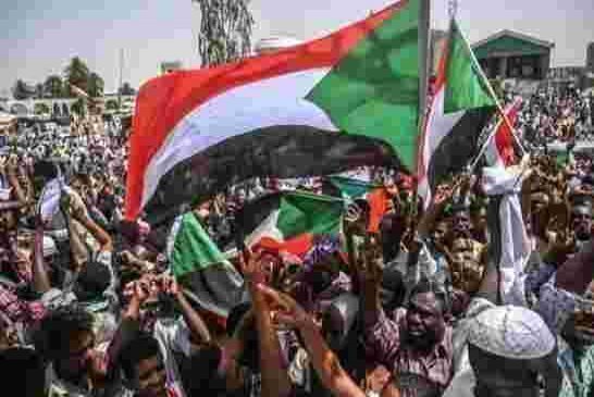 المعارضة السودانية تندد وتصف المجلس العسكري “بالتلاعب وغير جاد” في تسليم السلطة للمدنيين