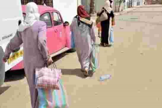 المعوزين لقفة الذل يغلقون الطريق الرئيسي والبعض يطالب برحيل المير