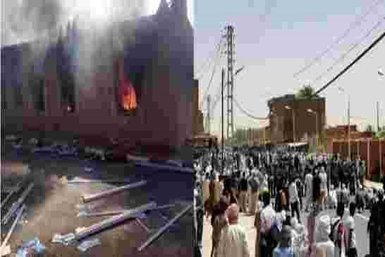 بطالين محتجين يحرقون مقر دائرة تينركوك بولاية ادرار