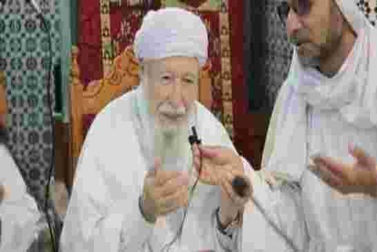 علماء الجزائر على يرأسهم الشيخ “محمد الطاهر آيت علجت”  يدخلون على الخط للخروج من الأزمة