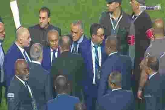 فضيحة من العيار الثقيل في المباراة النهائية لكاس افريقيا بقرار غريب من الحكم الغامبي