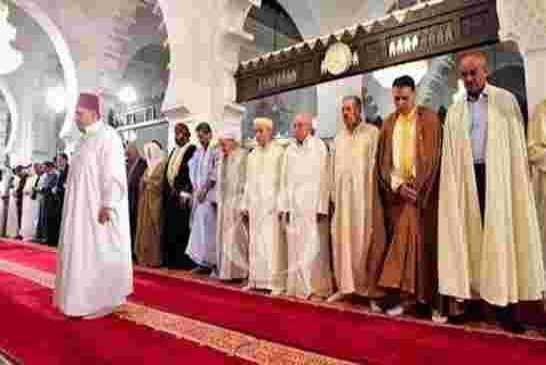 بن صالح يتزعم العصابة في صلاة العيد رفقة بوشارب و بدوي بالجامع الكبير