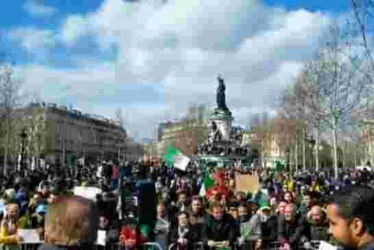 الجالية الجزائرية بفرنسا متشبتة بالحراك الشعبي السلمي