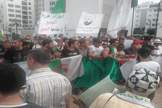 الطلبة يواصلون حراكهم بشوارع العاصمة ب شعار "كليتو لبلاد يا السراقين"