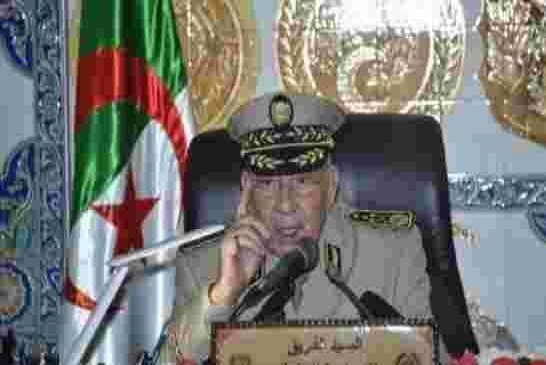 عاجل : وزارة التربية تقرر انتقال قايد صالح الى السنة الخامسة إبتدائي بعد عدة خطابات تبين أن مستواه ق