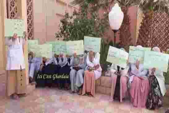 احتجاج موظفات بمصلحة المخبر في مستشفى المنيعة بغرداية