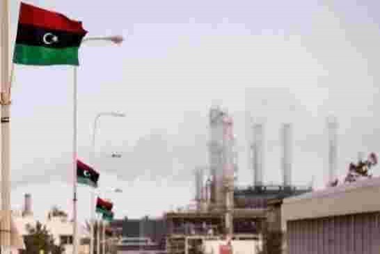مصر تقرر عودة شركاتها النفطية للعمل في ليبيا