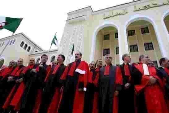 القضاة يقررون التصعيد بتنظيم وقفة احتجاجية أمام المحكمة العليا بالجزائر العاصمة