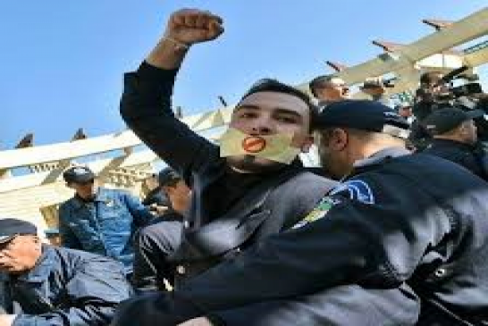 سلطة العصابة تشن حملة ترهيب وتكميم أفواه تستهدف الصحافيين