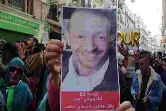 الحراك الشعبي يُساند وكيل جمهورية سيدي أمحمد ويرفع صوره في شوارع الجزائر العاصمة