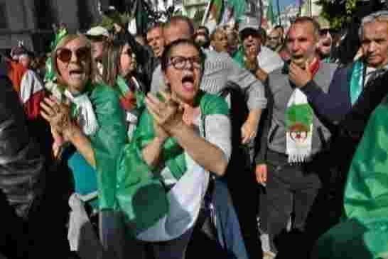 رغم سياسة تخويف الشعب شباب الحراك "كورونا ولا انتوما"