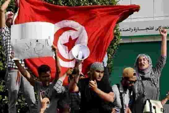 في ظل استمرار الحجر الصحي خروج احتجاجات قرب العاصمة تونس للمطالبة بمساعدات مالية وغذائية