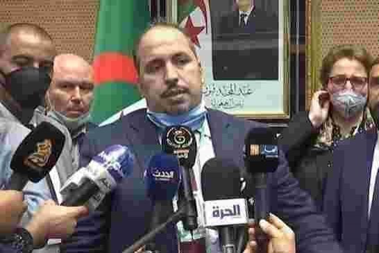 كورونا تصطف مع الحراك وتنتقم من أمين عام حزب الكاشير الوطني وتعتقله في بيته
