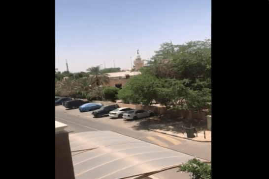 فضيحة: مؤذن من العمالة البنغالية لا يعرف اللغة العربية يثير الجدل في الكويت