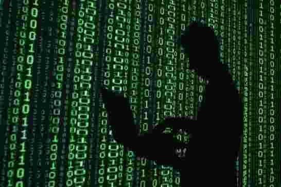 ترامب يشعل حرب إلكترونية بـ “هجمات سيبرانية” ضد إيران وروسيا