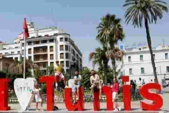 كوفيد-19 يتسبب في انهيار مداخيل السياحة في تونس
