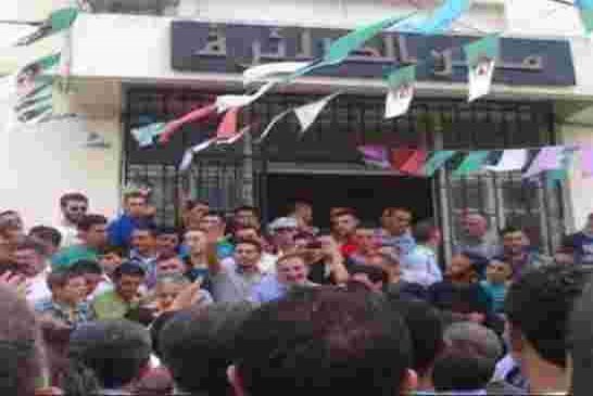 مسيرة احتجاجية للطلبة مطالبين بإعادة تصحيح أوراقهم البكالوريا في باتنة