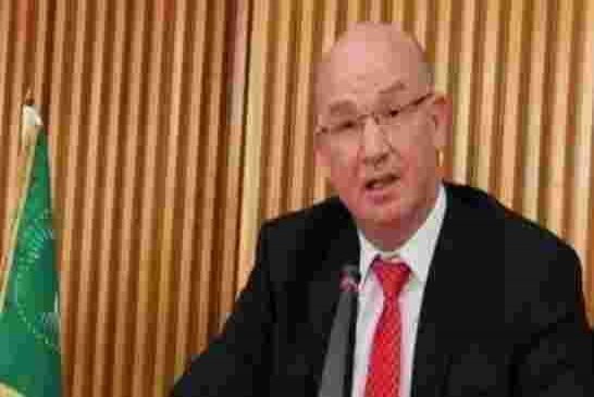 بعد فضيحة التزوير شرڨي مازال يخرط بإسم الاتحاد الافريقي