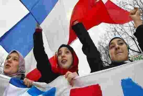 البرلمان الفرنسي يصوت لصالح مشروع “قانون  مكافحة الانفصالية الذي يستهدف المسلمين”