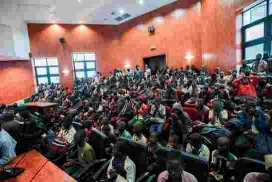 مسلحون يختطفون مئات التلاميذ وعدد من المعلمين في نيجيريا