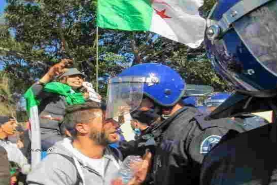 بكل إصرار الحراك الطلابي يرفض الانتخابات التشريعية