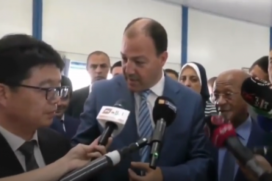 شكون احنا...احنا الشعب الوحيد لي كولشي الشعوب تتمسخر بغباء مسؤولينا
