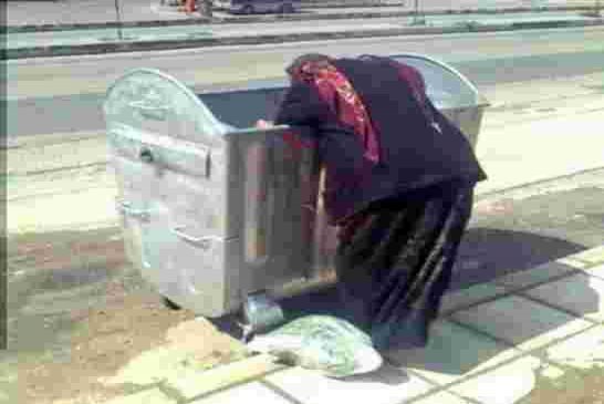 يرجى من الجهات المعنية تقليل ارتفاع الحاويات لتكون في متناول جميع الفئات العمرية